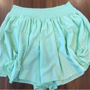 Athleta small flowy shorts green